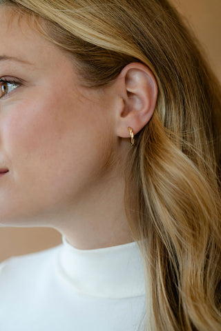 DECLAN - Recycled twisted hoop earrings - gold-plated