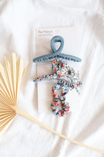 TRIO: 2 clips & mini scrunchie - floral blue