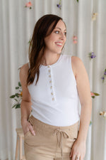 Camisole with buttons - white