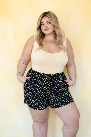 Elastic waist shorts - daisy motif