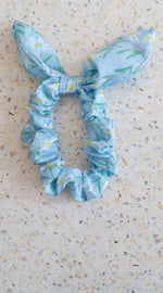 Flowered loop scrunchie - light blue