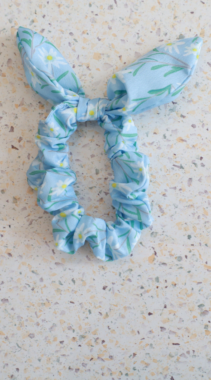 Flowered loop scrunchie - light blue
