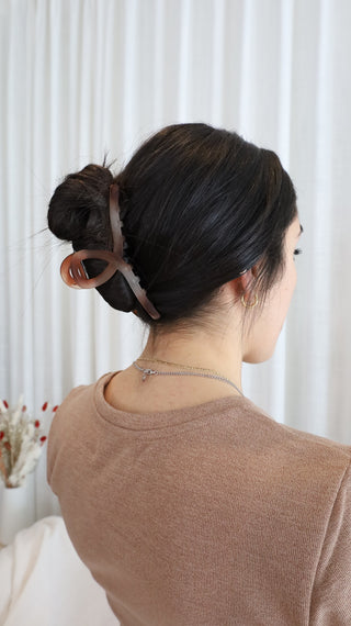 Large twisted hair clip - marbled terracotta