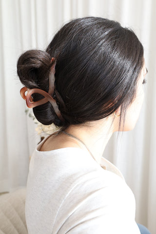 Large twisted hair clip - marbled terracotta