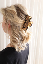 Large hair clip - tortoise