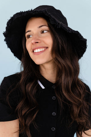 Bucket Hat with fringes - black