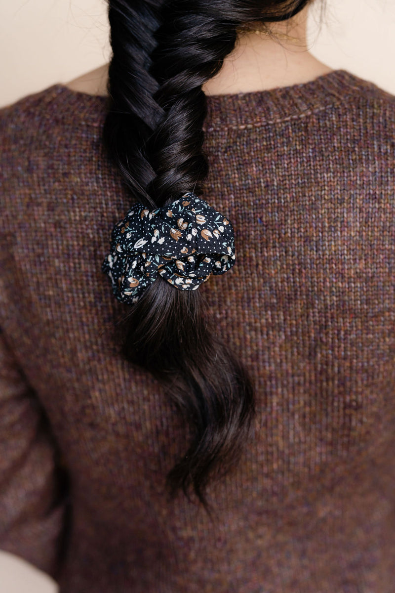 Autumn flower scrunchie - black