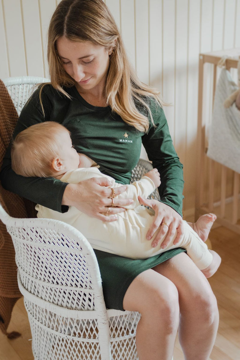 BALLOUNE DESIGN X ROSE MATERNITÉ - Robe AMANDINE avec BRODERIE MAMAN ÉTOILÉ - vert forêt