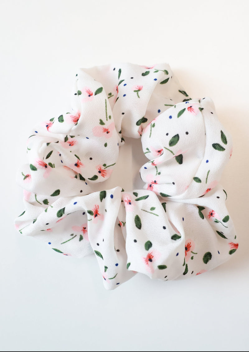 Chouchou soyeux - floral - fond blanc