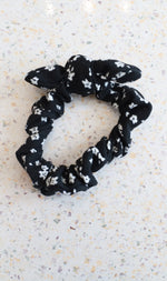Chouchou à boucle fleuri - noir & blanc