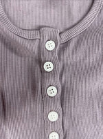 LÉGERS DÉFAUTS - T-shirt TALIA à boutons - lilas
