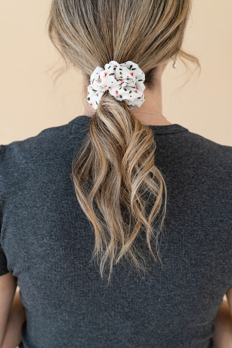 Chouchou soyeux - floral - fond blanc