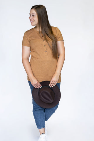 T-shirt INTRIGUE à boutons - caramel mix